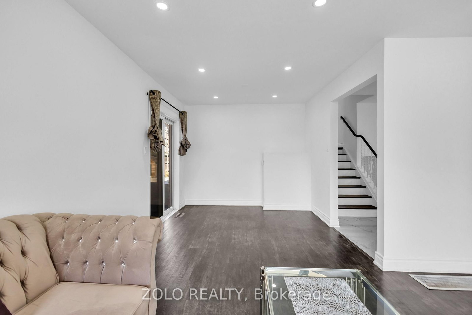 43 Davies Crescent • Barrie, ON photo 9