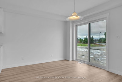 36 Strath Crescent • Springwater, ON photo 8