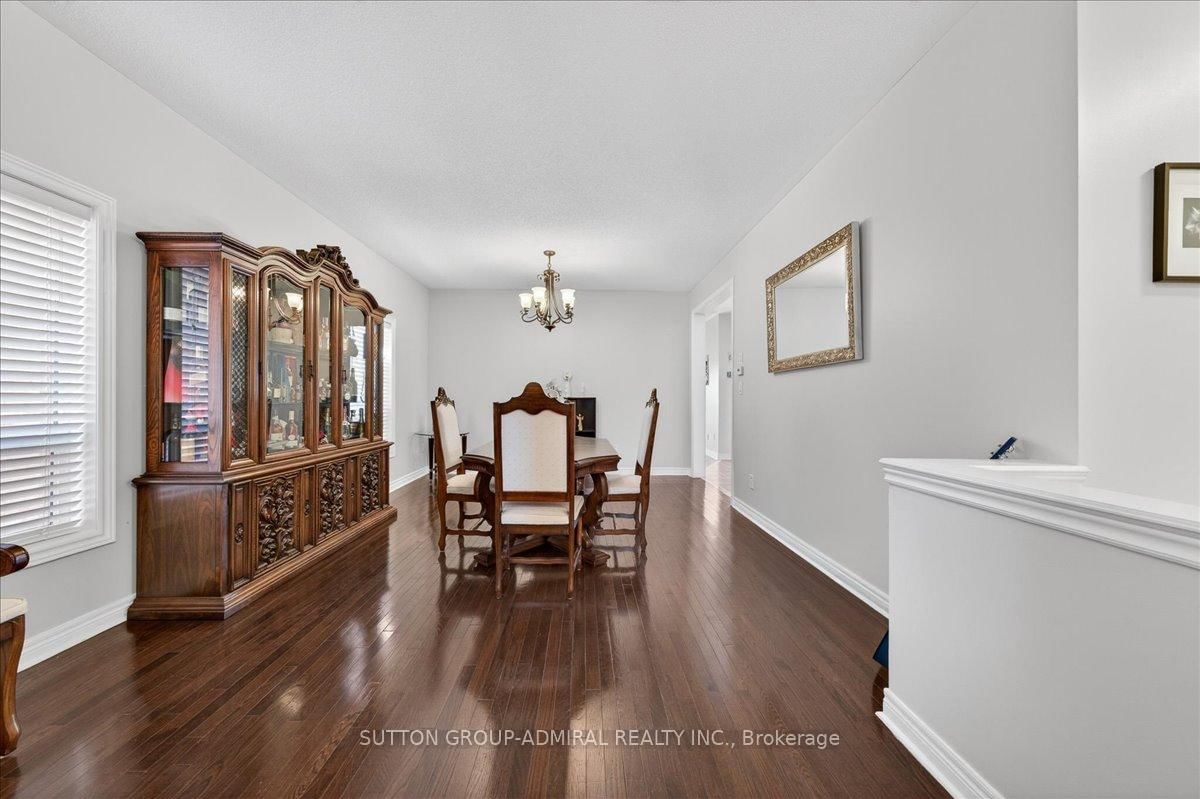 6 White Crescent • Barrie, ON photo 5