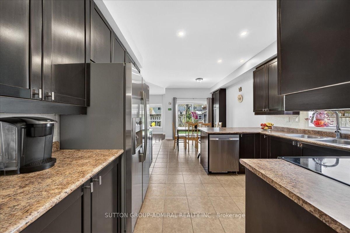 6 White Crescent • Barrie, ON photo 6
