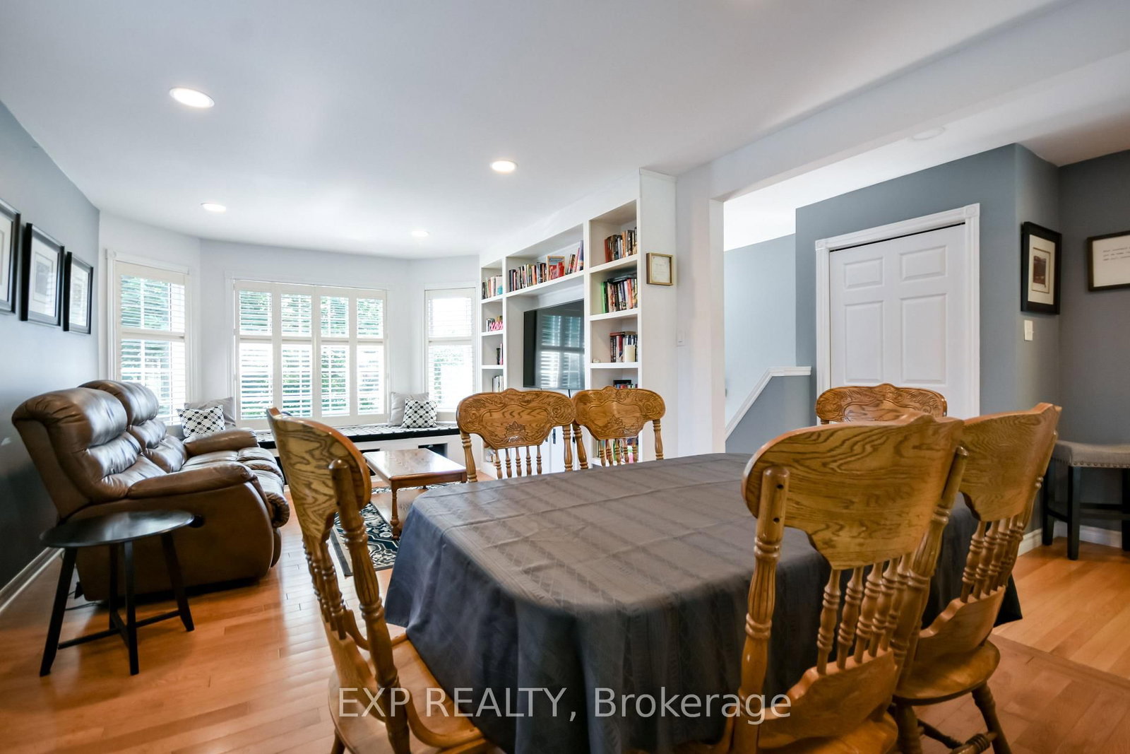7 Hunter Court • Springwater, ON photo 10