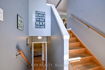 7 Hunter Court • Springwater, ON photo 4
