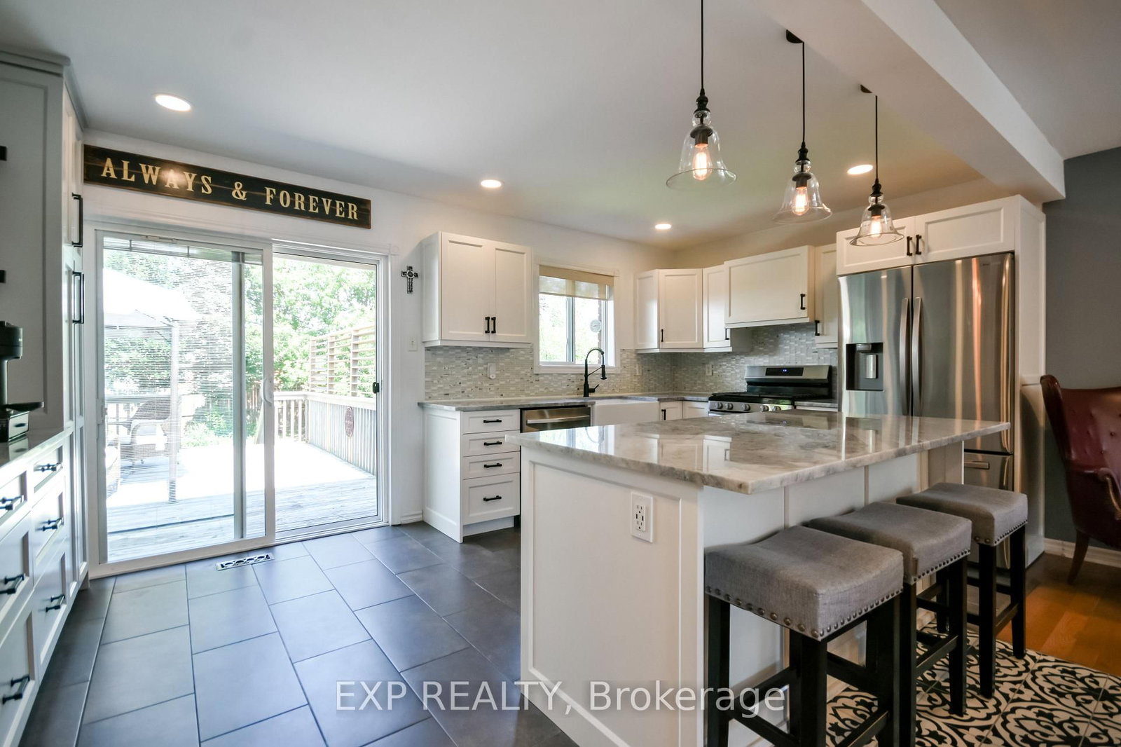 7 Hunter Court • Springwater, ON photo 5