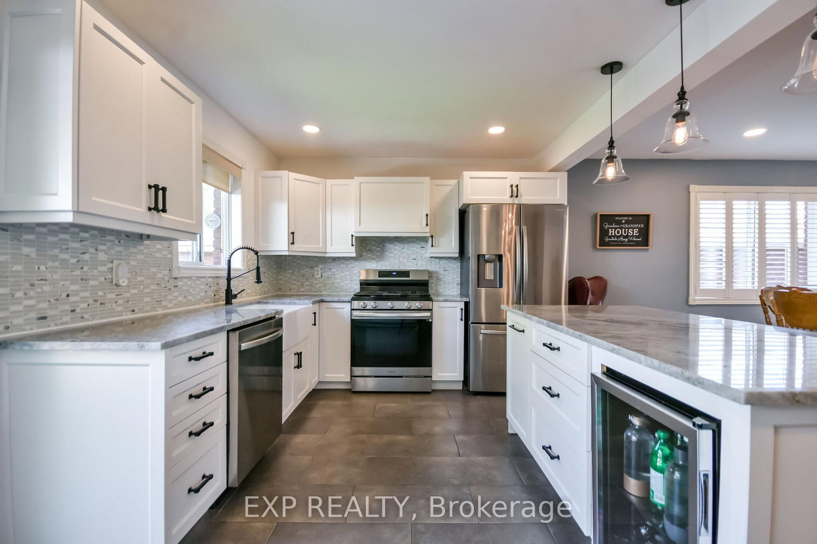 7 Hunter Court • Springwater, ON photo 6