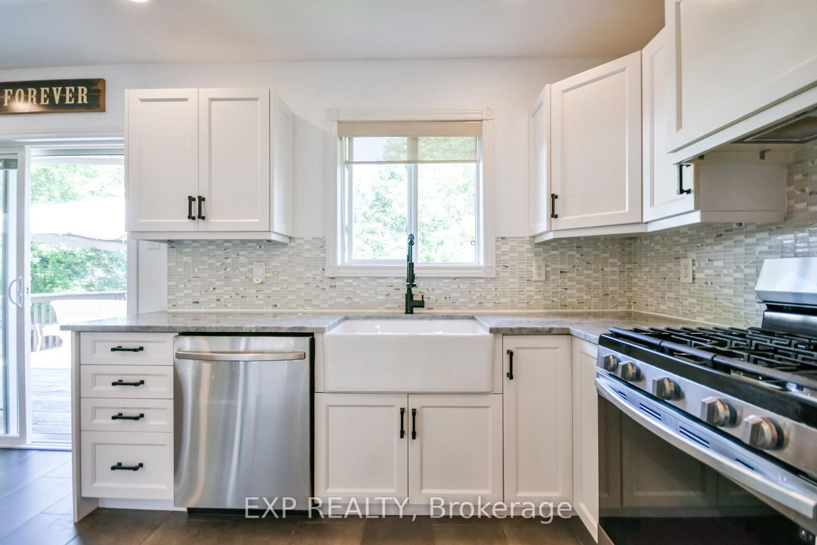 7 Hunter Court • Springwater, ON photo 8