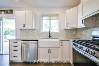 7 Hunter Court • Springwater, ON photo 8