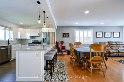 7 Hunter Court • Springwater, ON photo 9