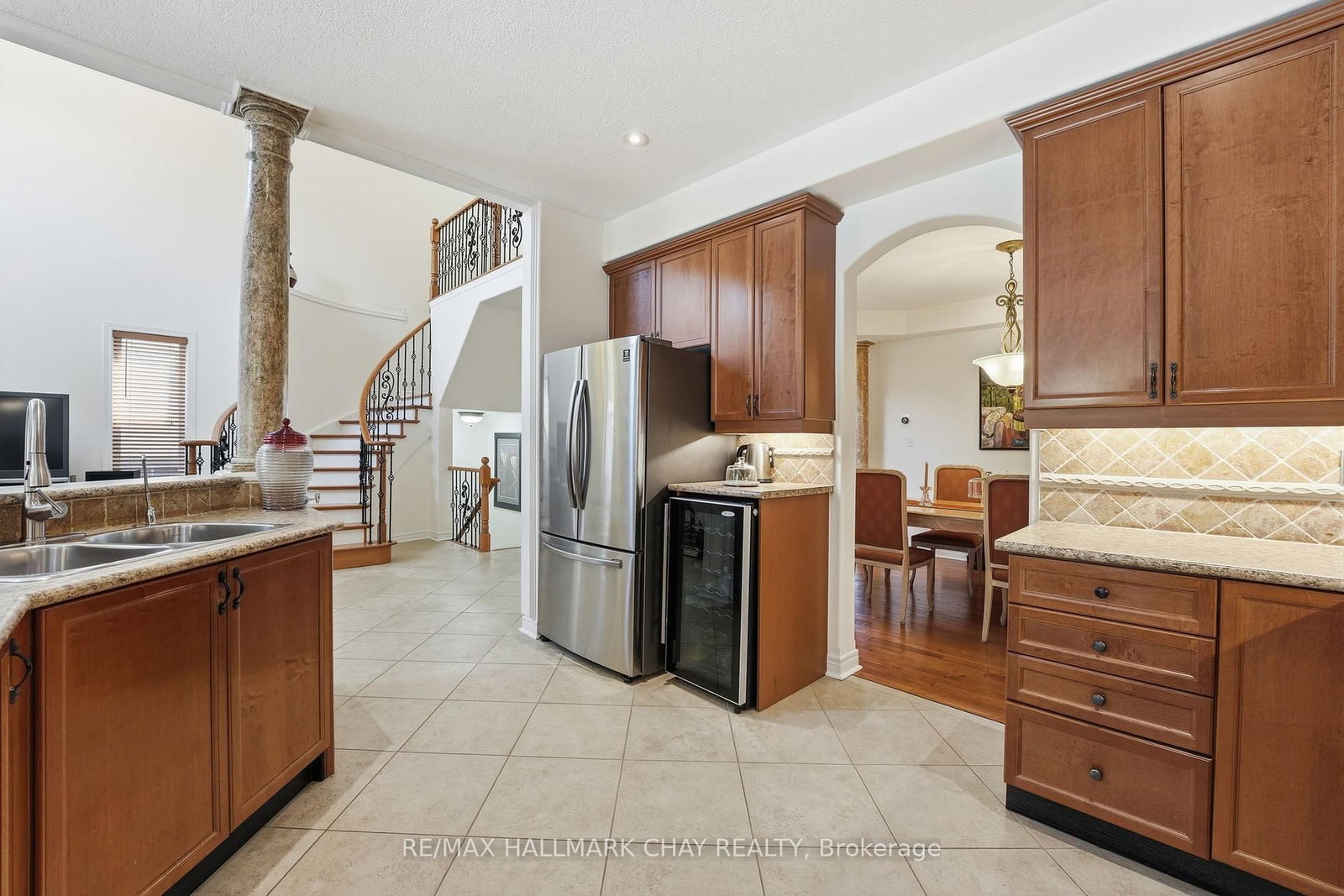 12 Parisian Crescent • Barrie, ON photo 8