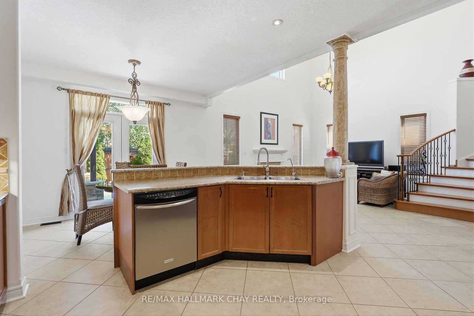 12 Parisian Crescent • Barrie, ON photo 9