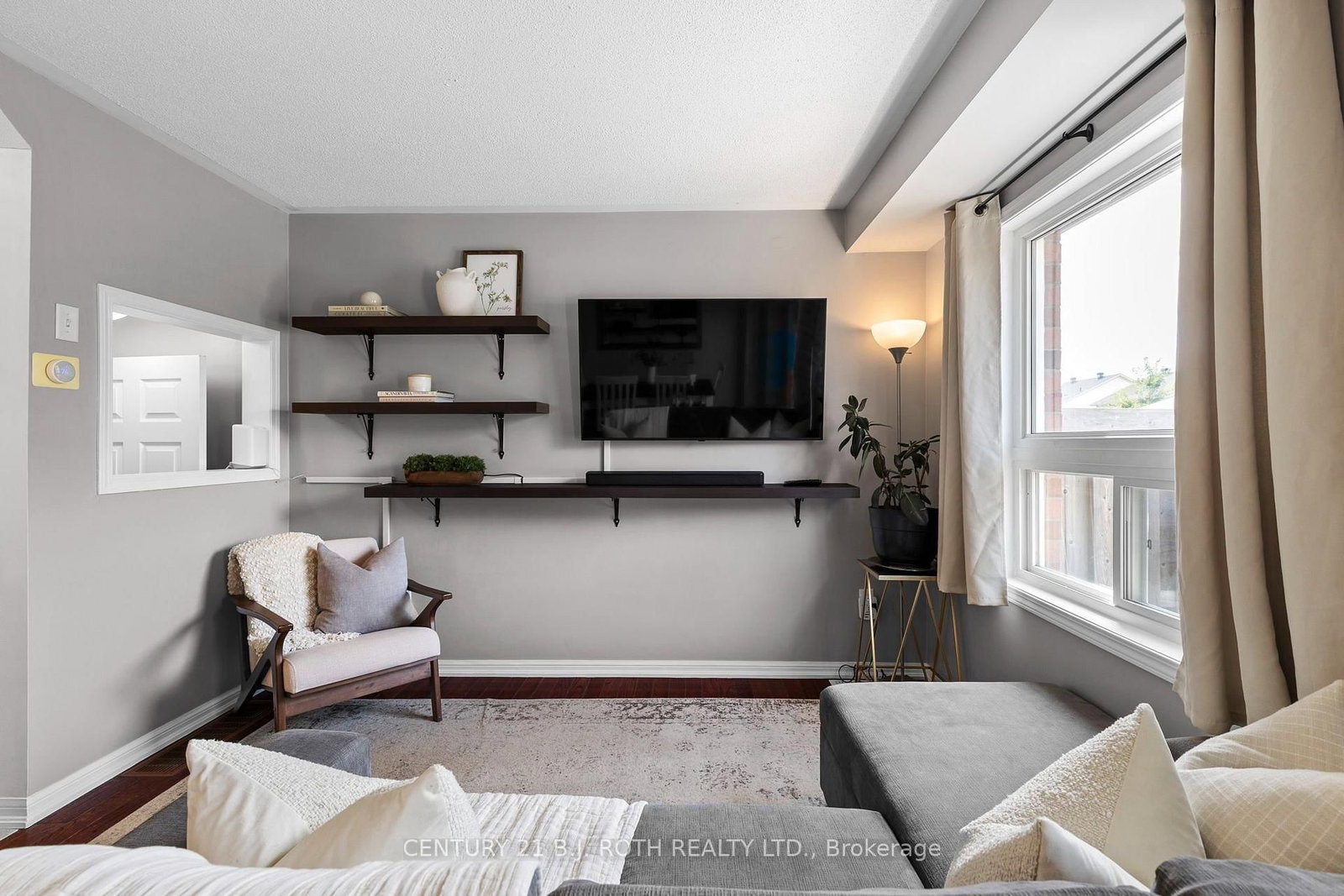 22 Ridwell Street • Barrie, ON photo 5