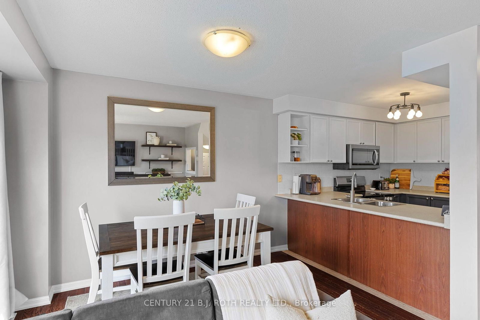 22 Ridwell Street • Barrie, ON photo 8