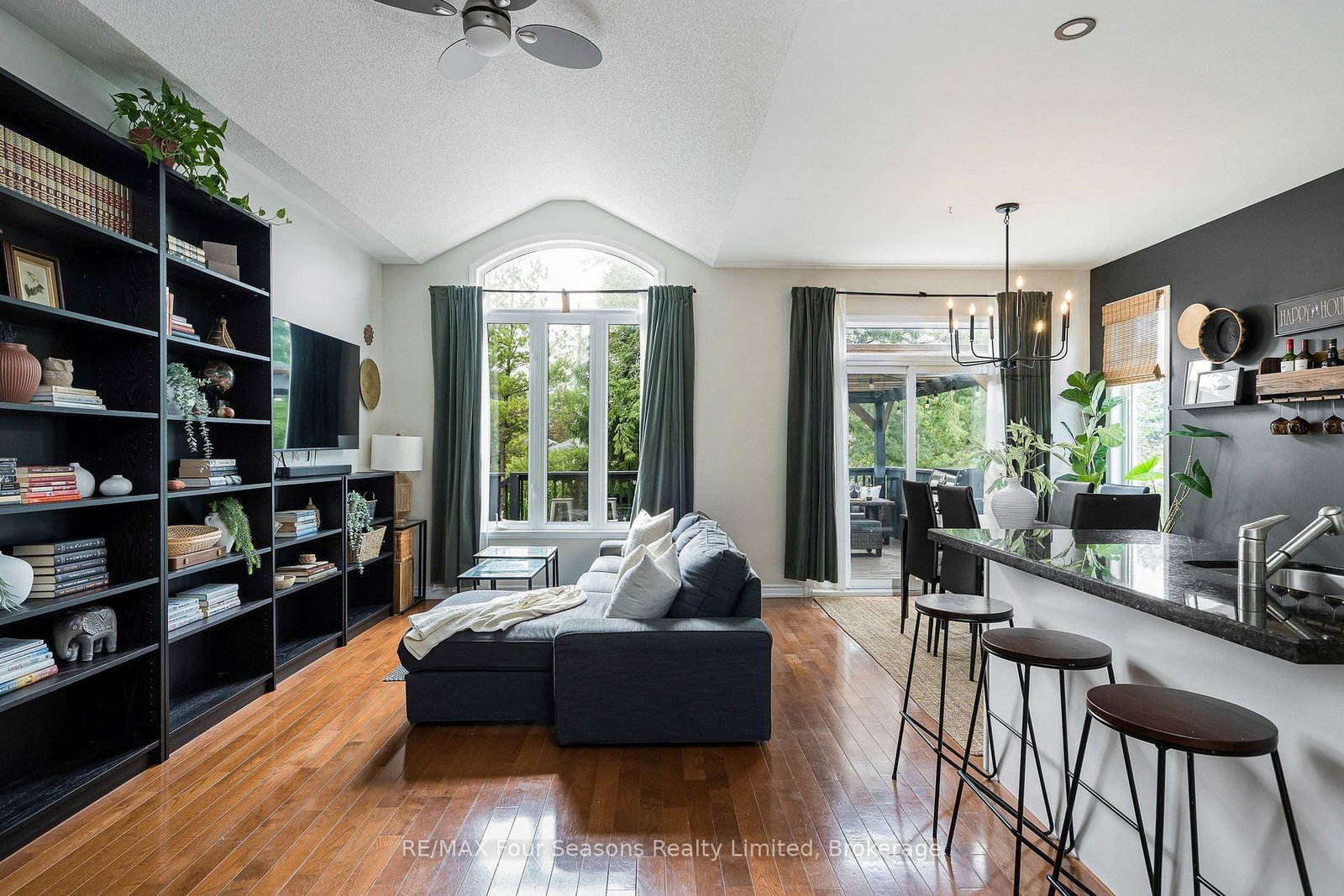 32 Christy Drive • Wasaga Beach, ON photo 3