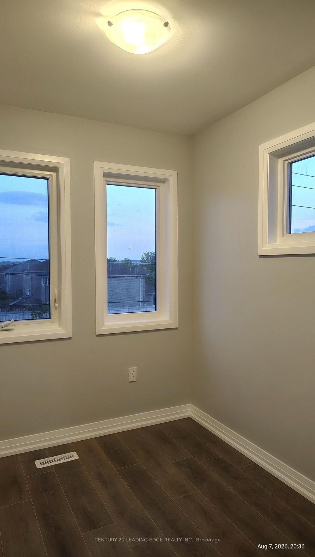 109 Fairlane Avenue S • Barrie, ON photo 11
