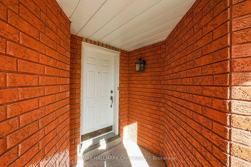 50 Loon Ave photo 4