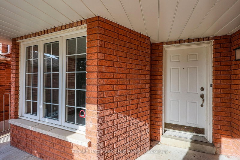 50 Loon Ave photo 5