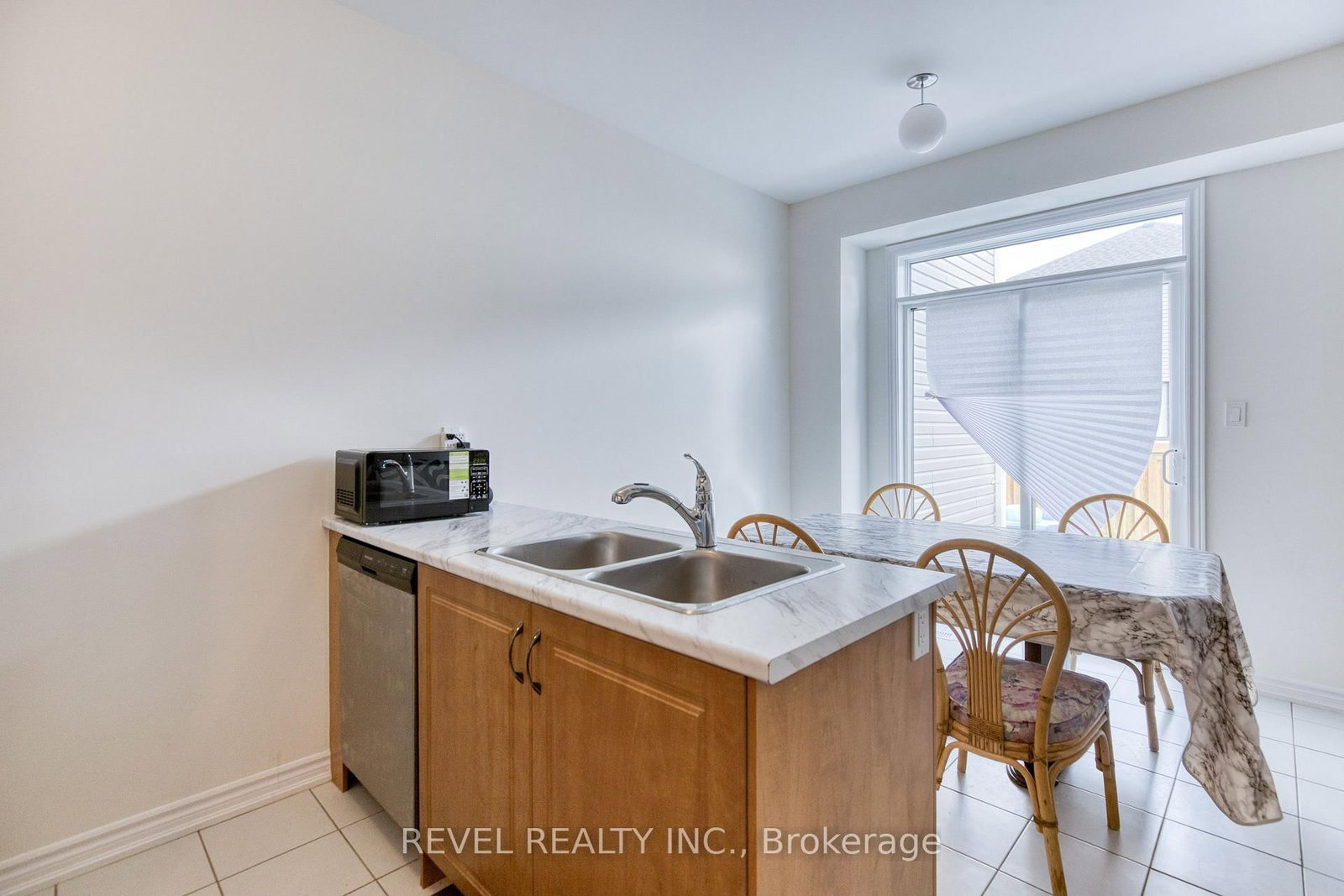 12 Hylton Drive • Barrie, ON photo 15