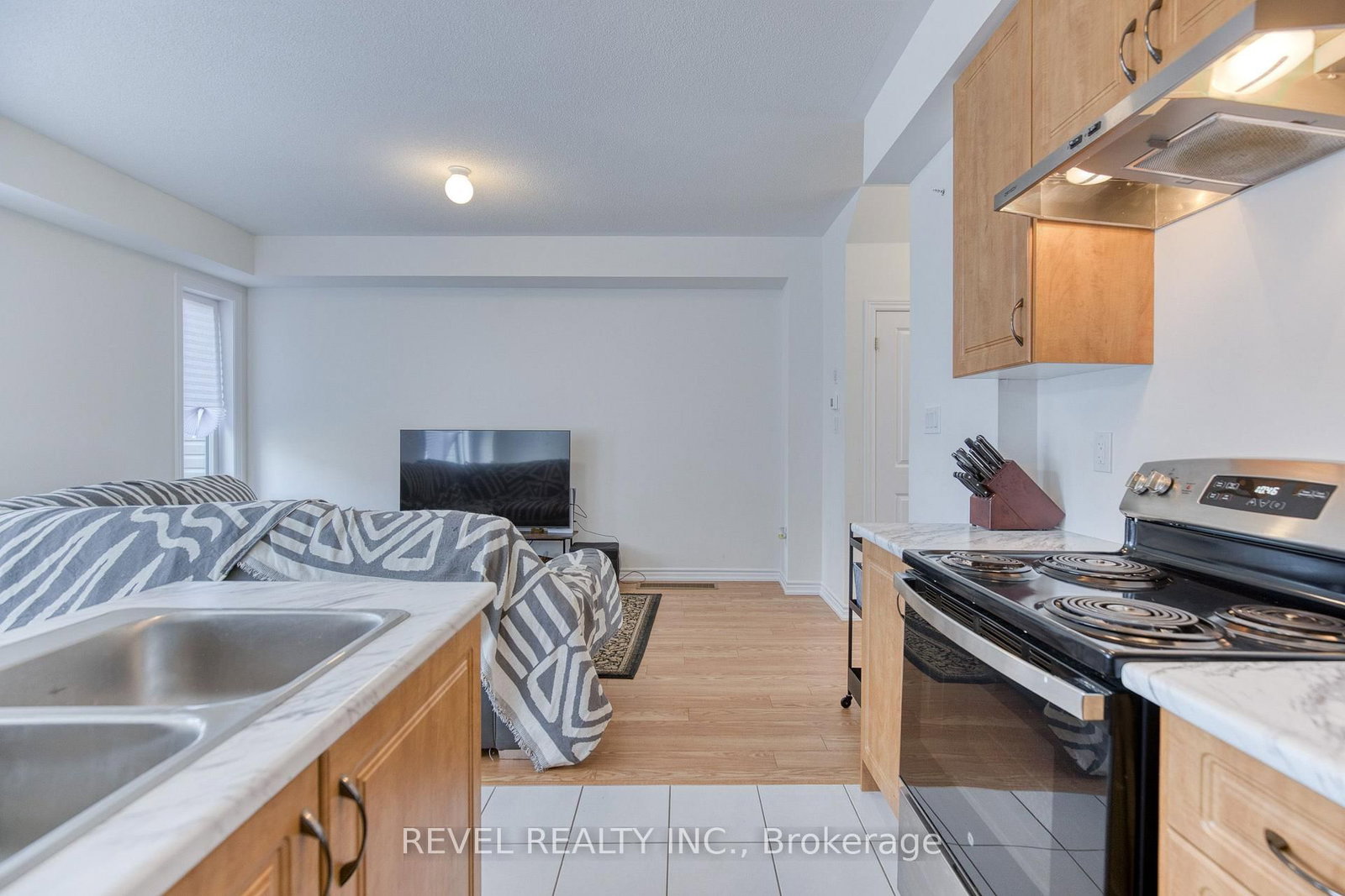 12 Hylton Drive • Barrie, ON photo 16