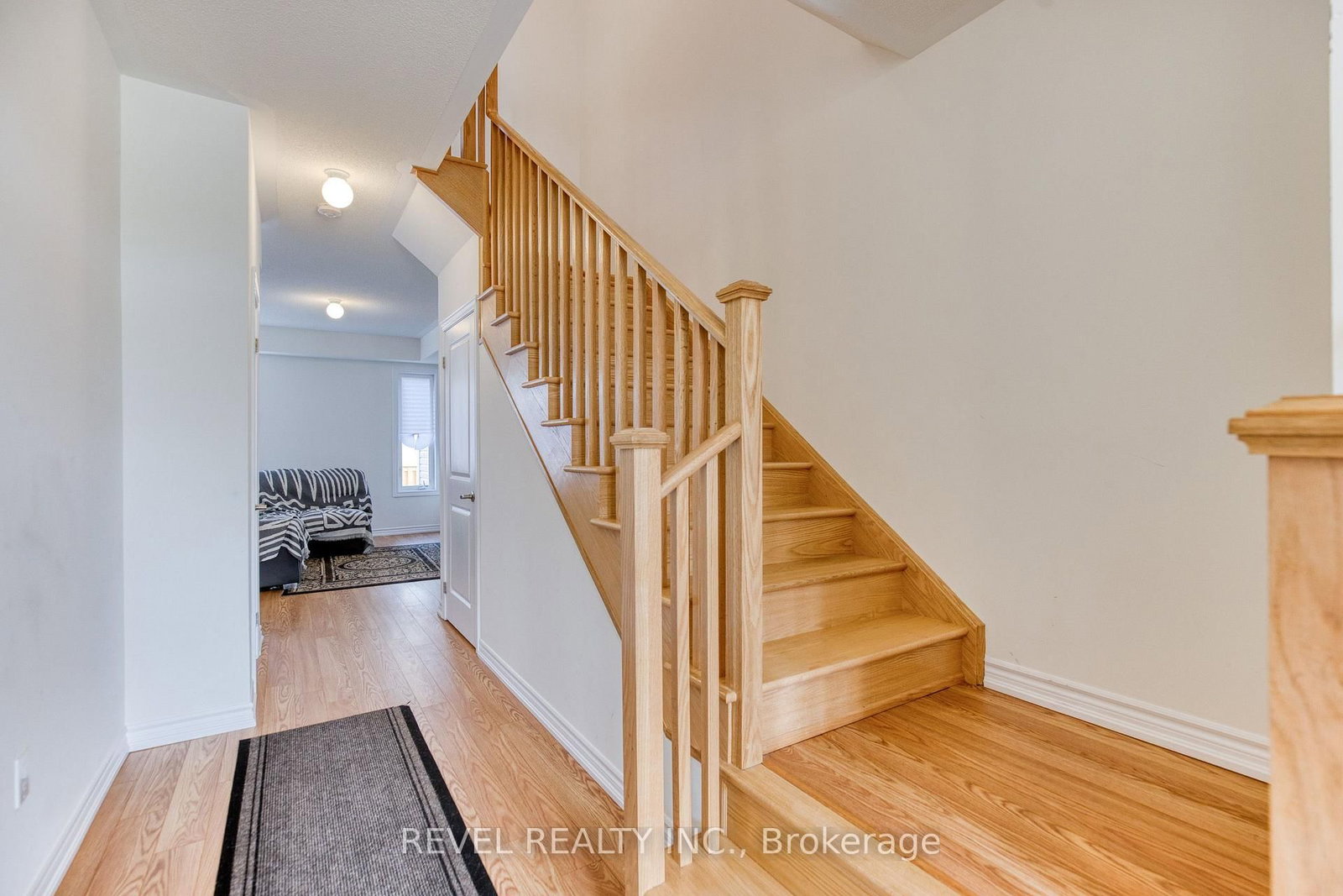 12 Hylton Drive • Barrie, ON photo 4