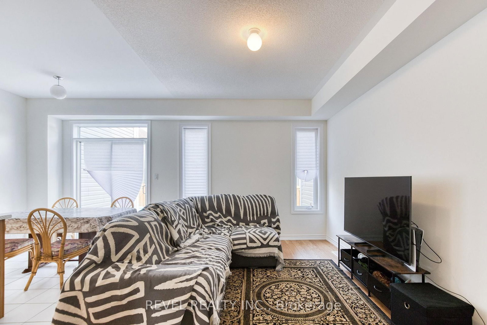 12 Hylton Drive • Barrie, ON photo 6