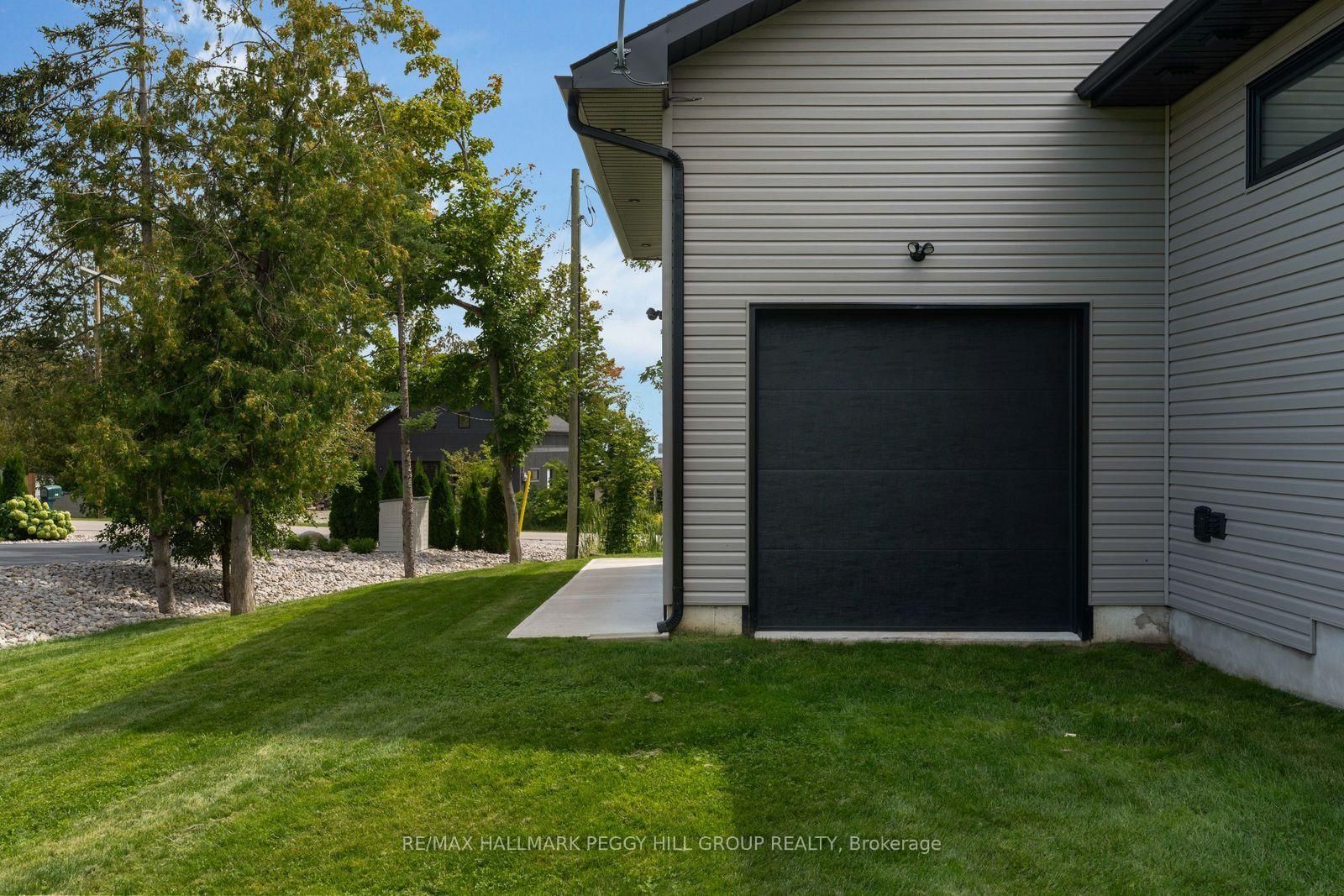 1016 Lakeshore Road E • Oro-Medonte, ON photo 26