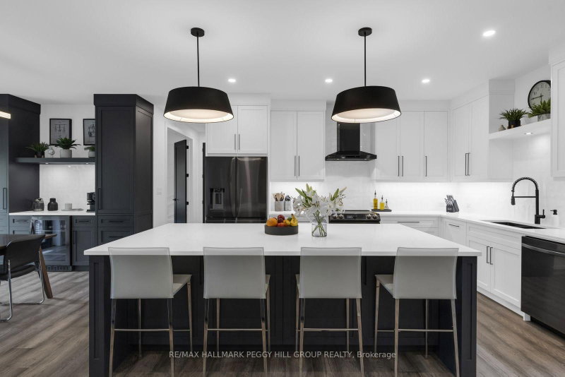 1016 Lakeshore Road E