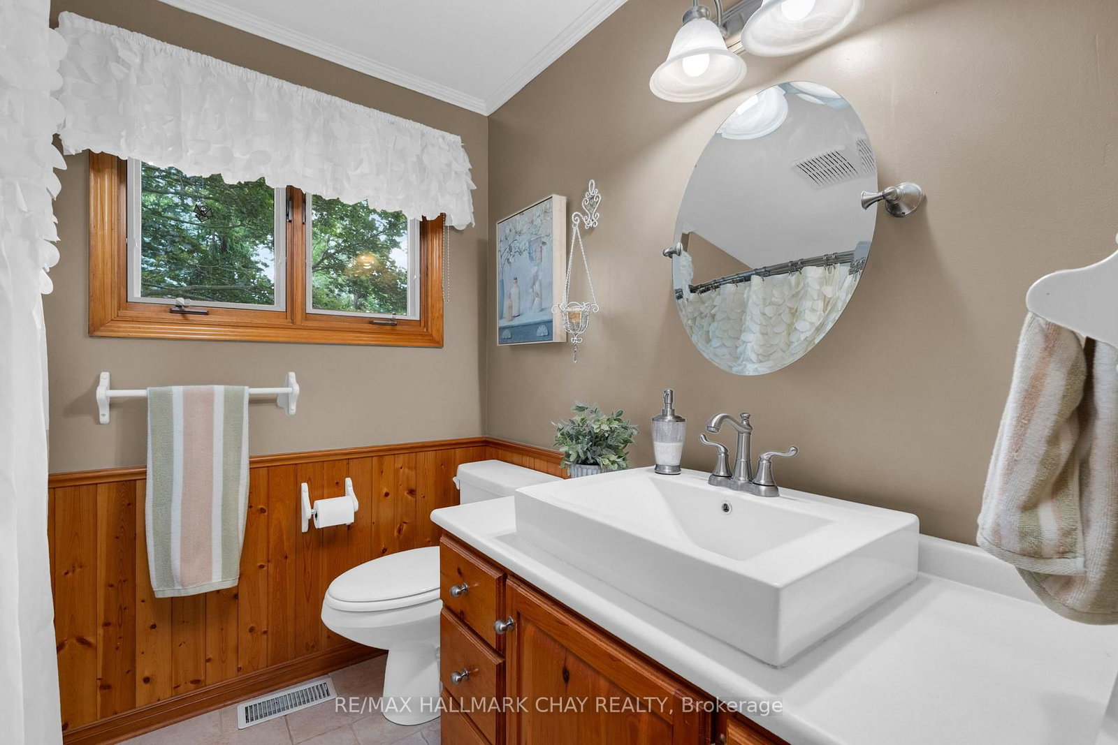 82 Fourth Street • Orillia, ON photo 16