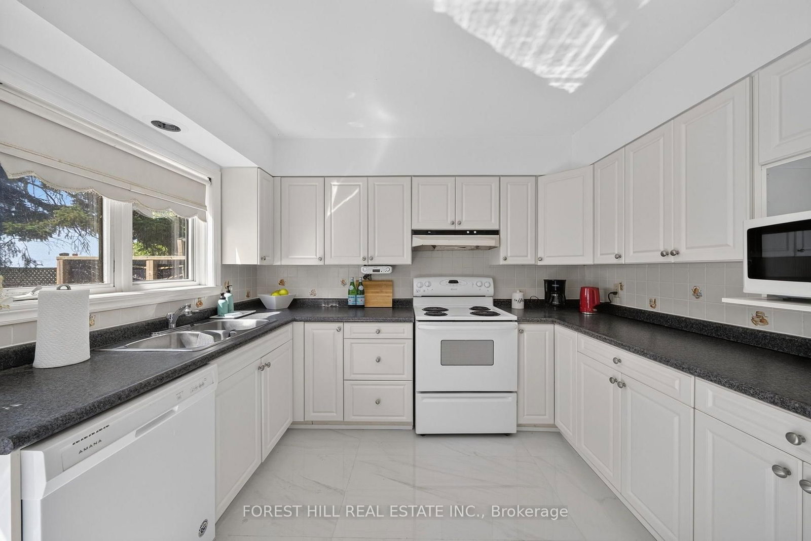 2999 Lakeside Drive • Severn, ON photo 9