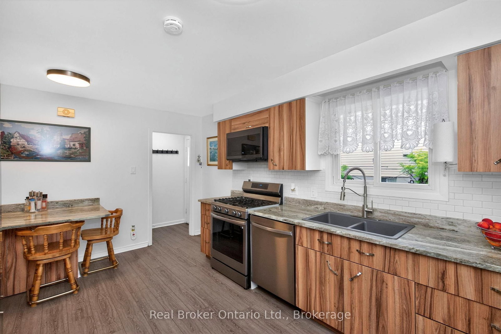 647 Manly Street • Midland, ON photo 11