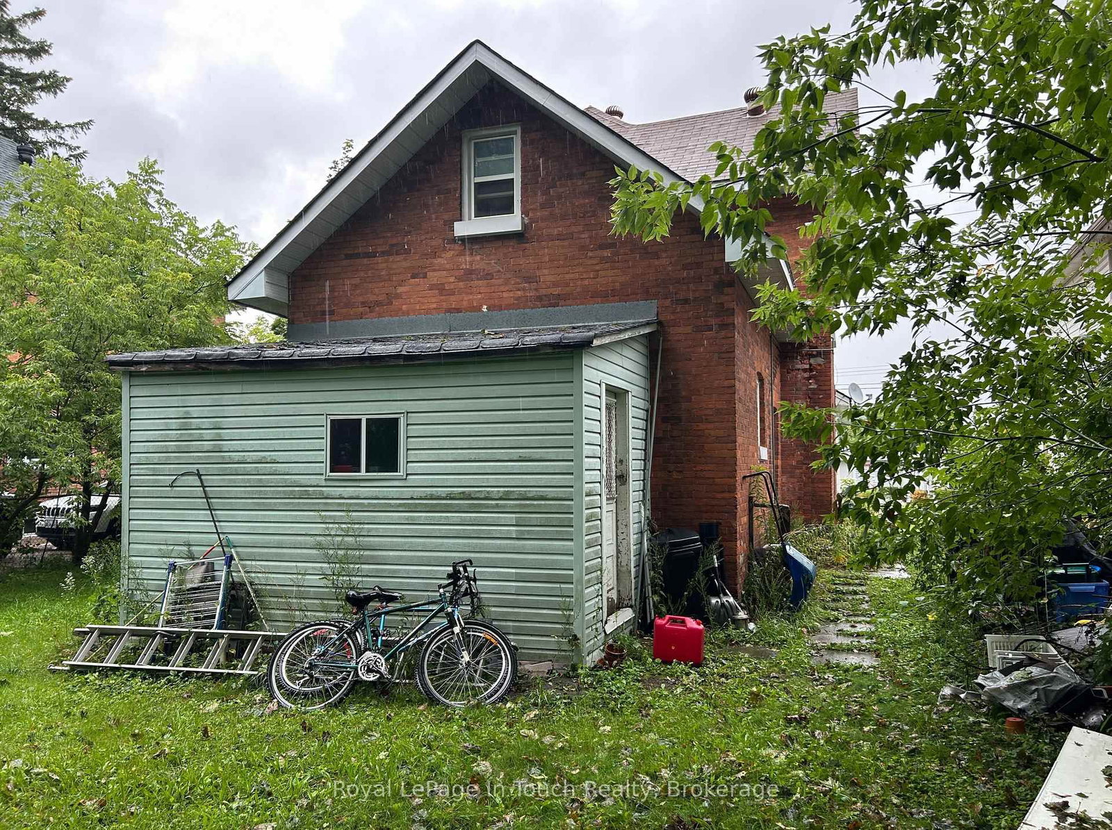 98 Fourth Street • Midland, ON photo 5