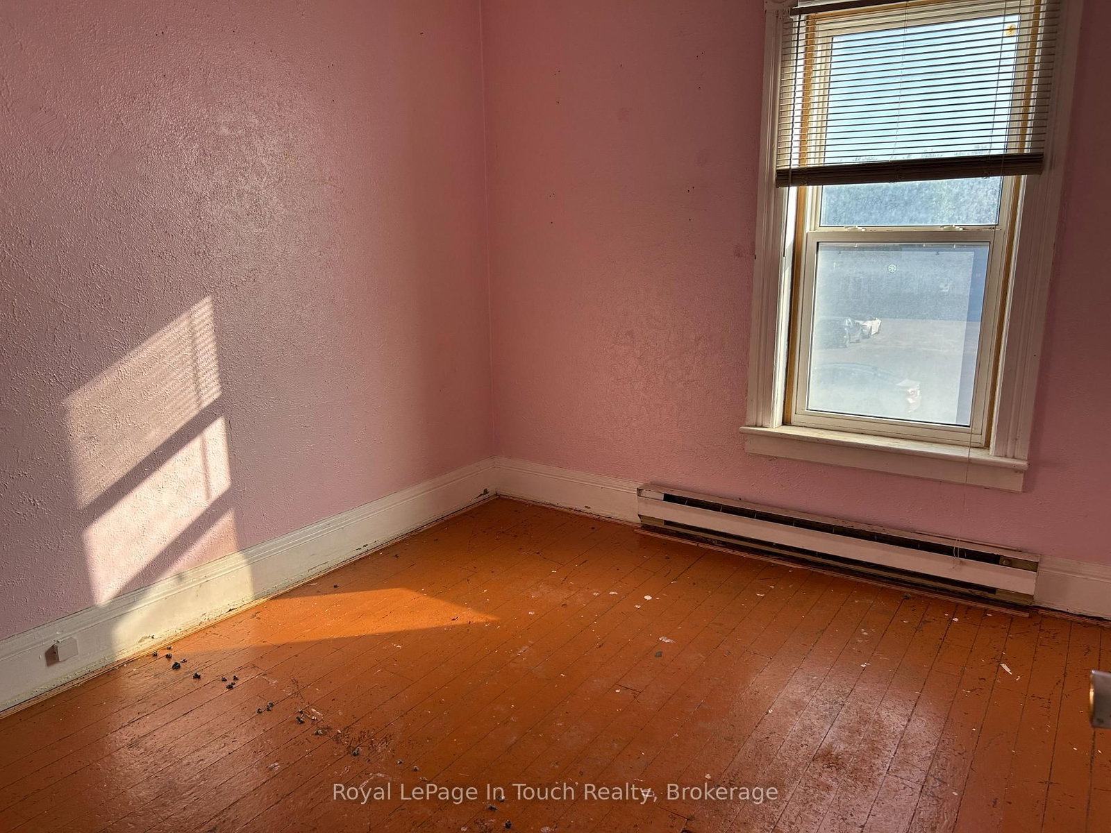 98 Fourth Street • Midland, ON photo 8