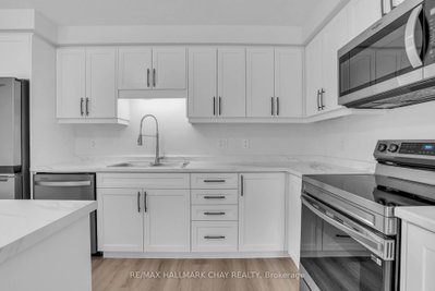 23 Strath Crescent • Springwater, ON photo 6