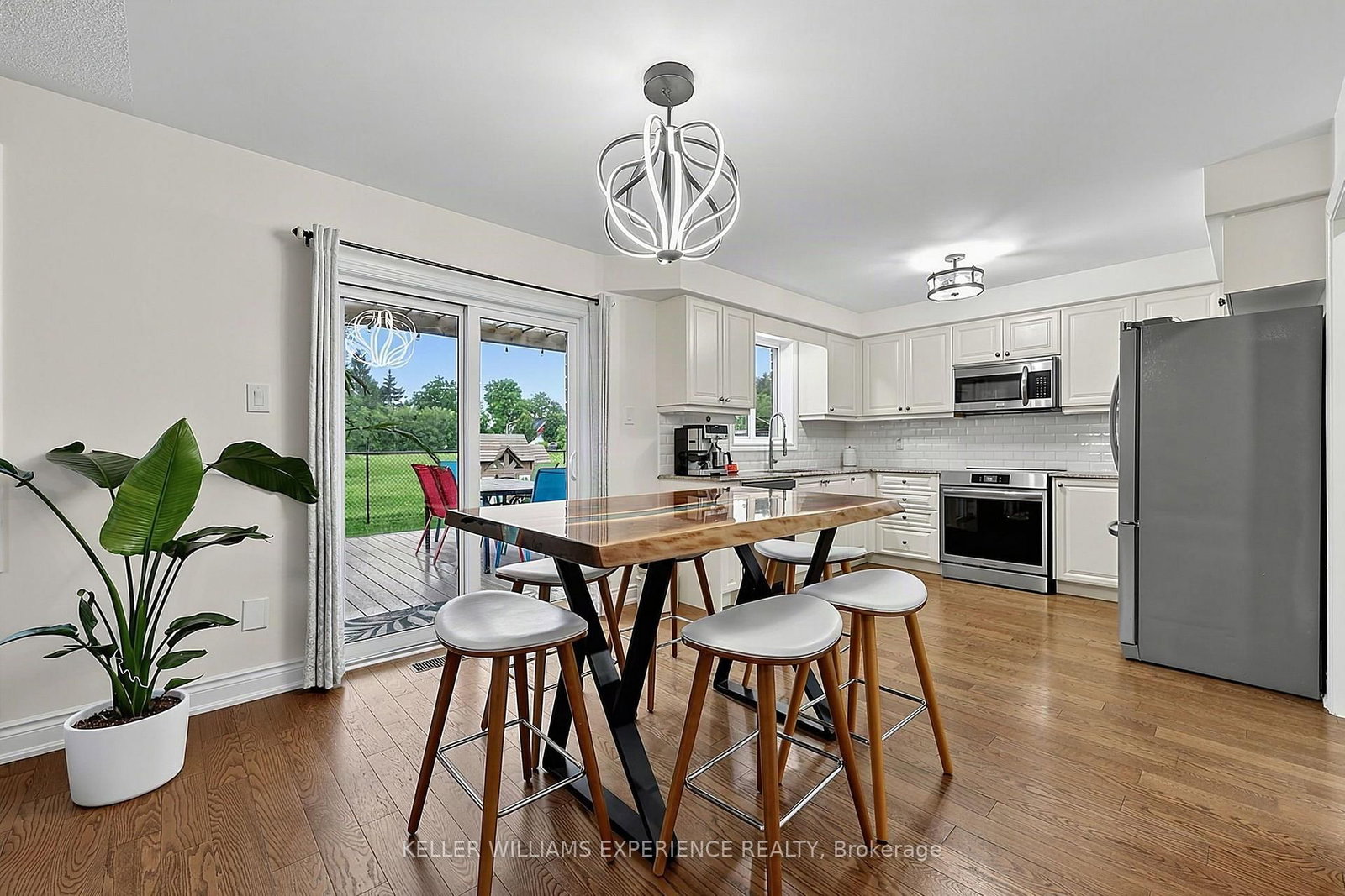 30 Nash Avenue • Springwater, ON photo 11