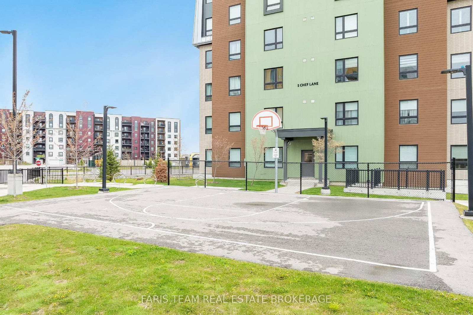4 Spice Way • #402 • Barrie, ON photo 37