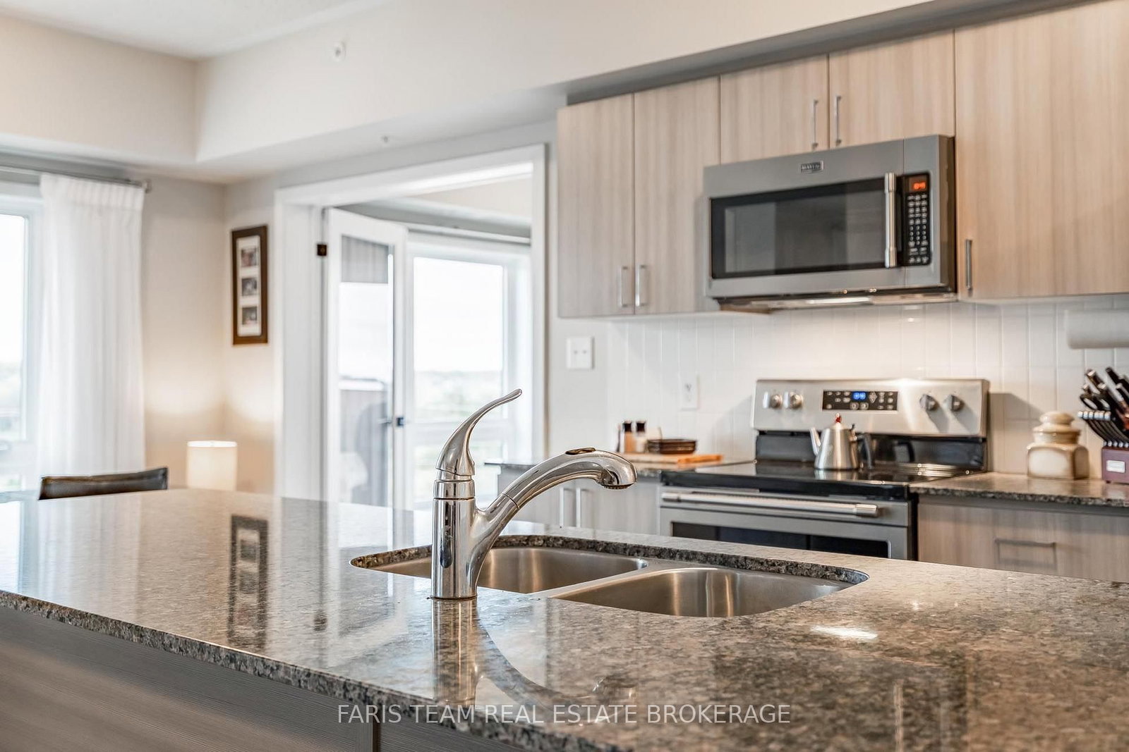 4 Spice Way • #402 • Barrie, ON photo 9
