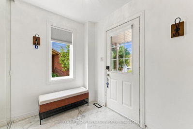 329 Esther Drive • Barrie, ON photo 4