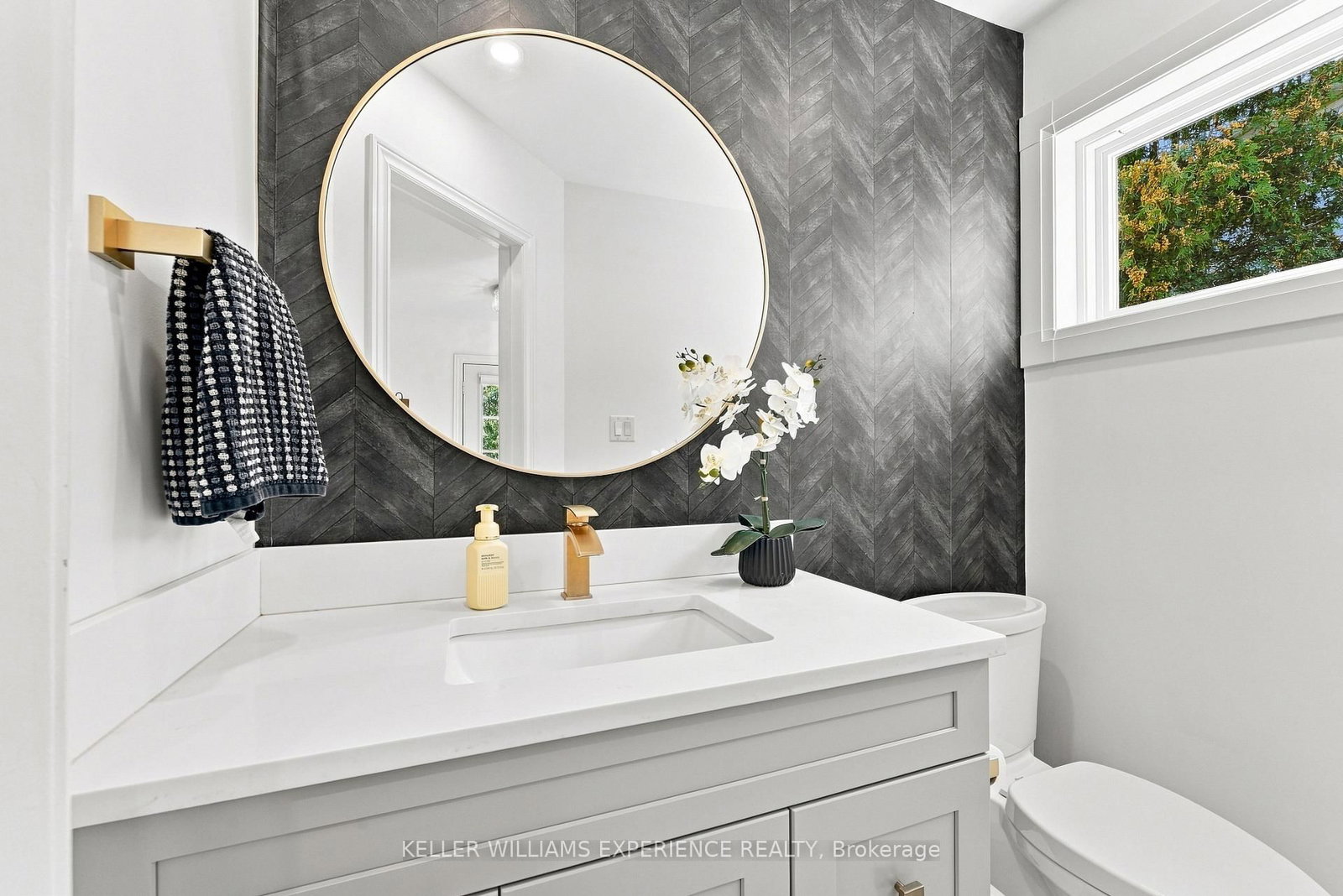 329 Esther Drive • Barrie, ON photo 5