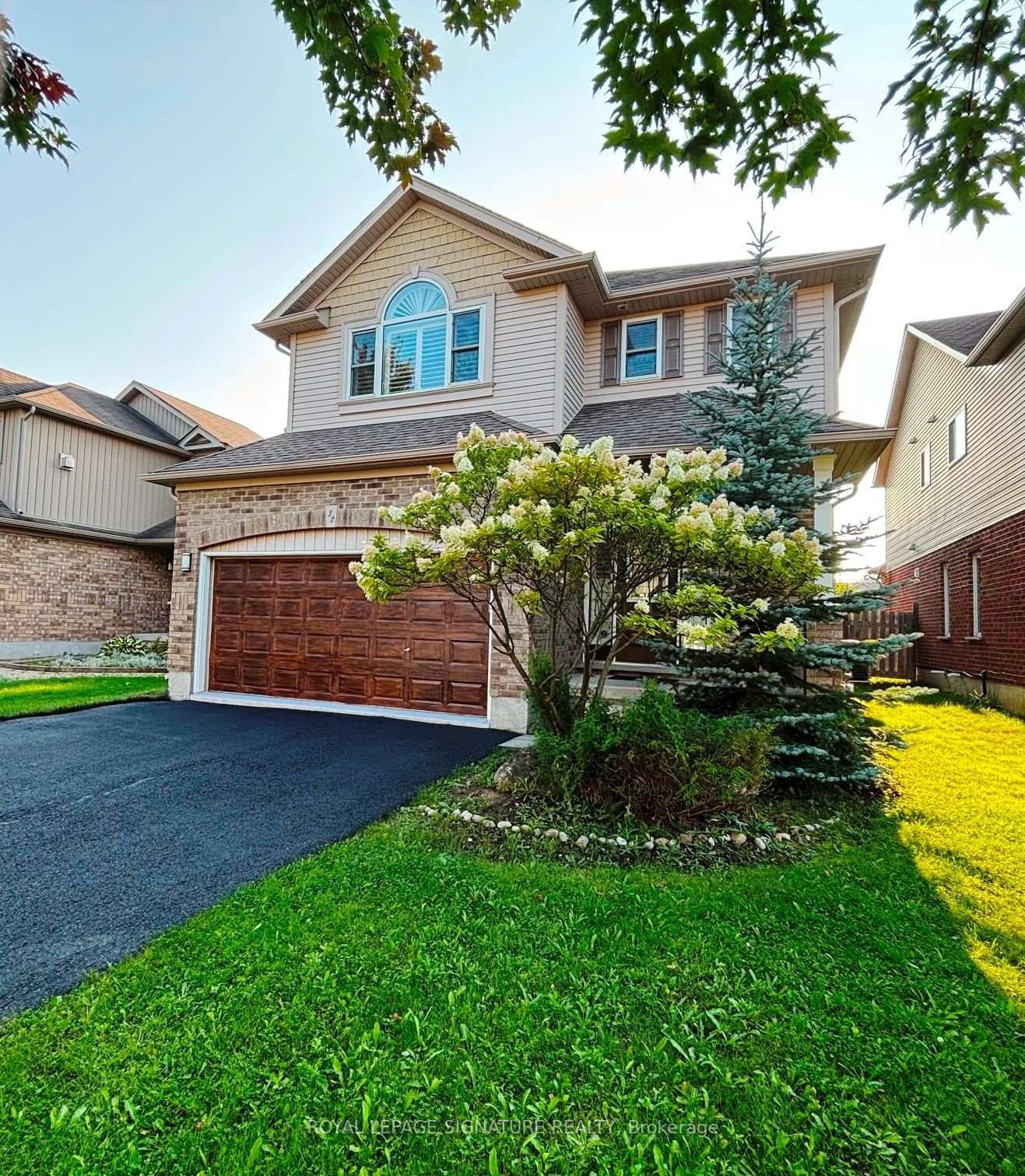 32 Davis Street • Collingwood, ON photo 2