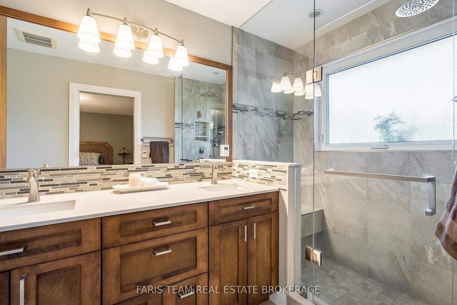 32 Stanley Street • Barrie, ON photo 22