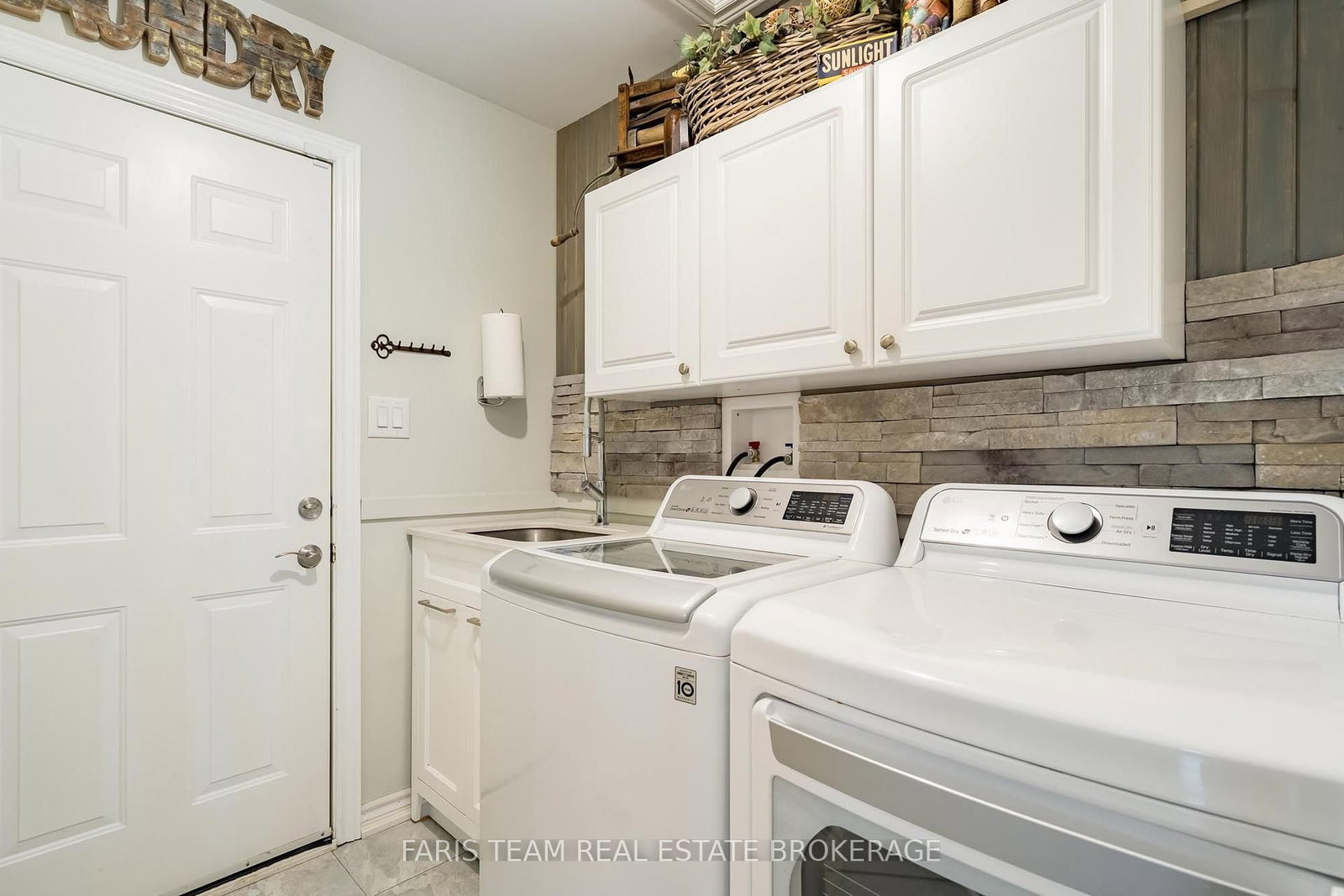 32 Stanley Street • Barrie, ON photo 25