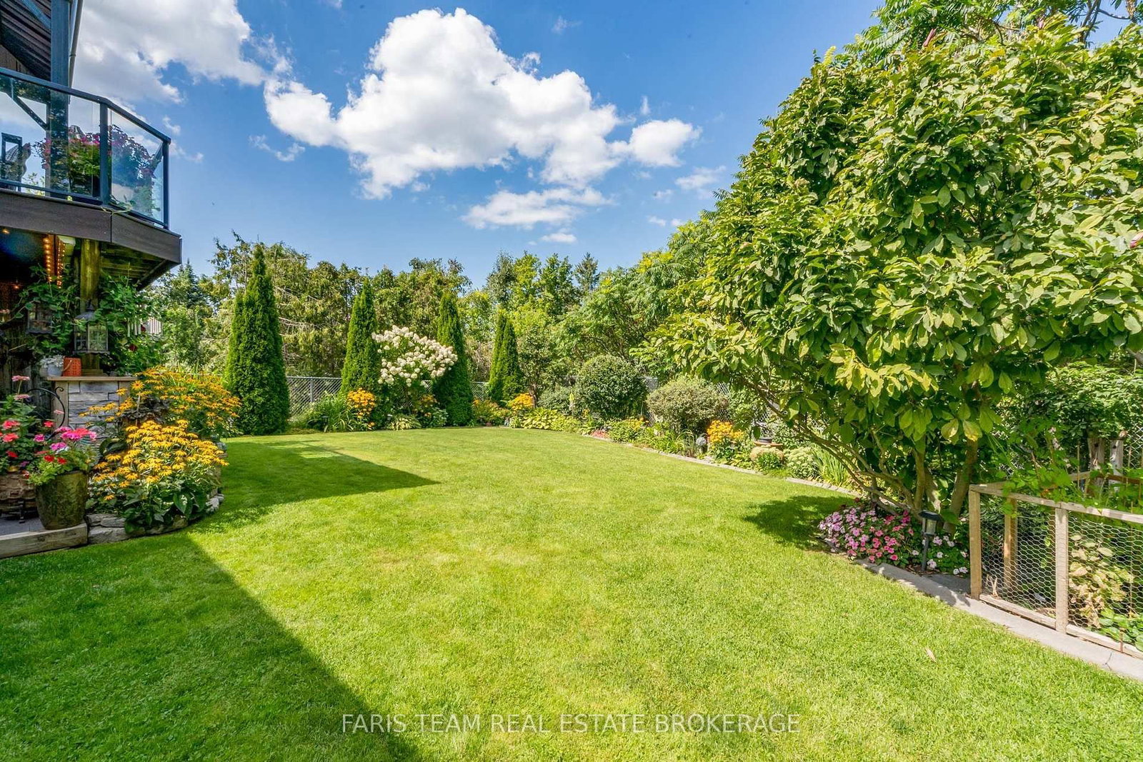 32 Stanley Street • Barrie, ON photo 4