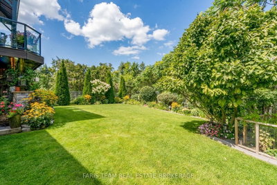32 Stanley Street • Barrie, ON photo 4