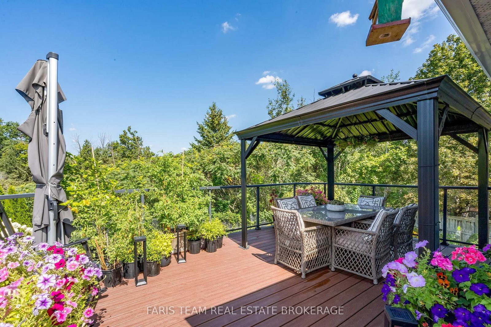 32 Stanley Street • Barrie, ON photo 5