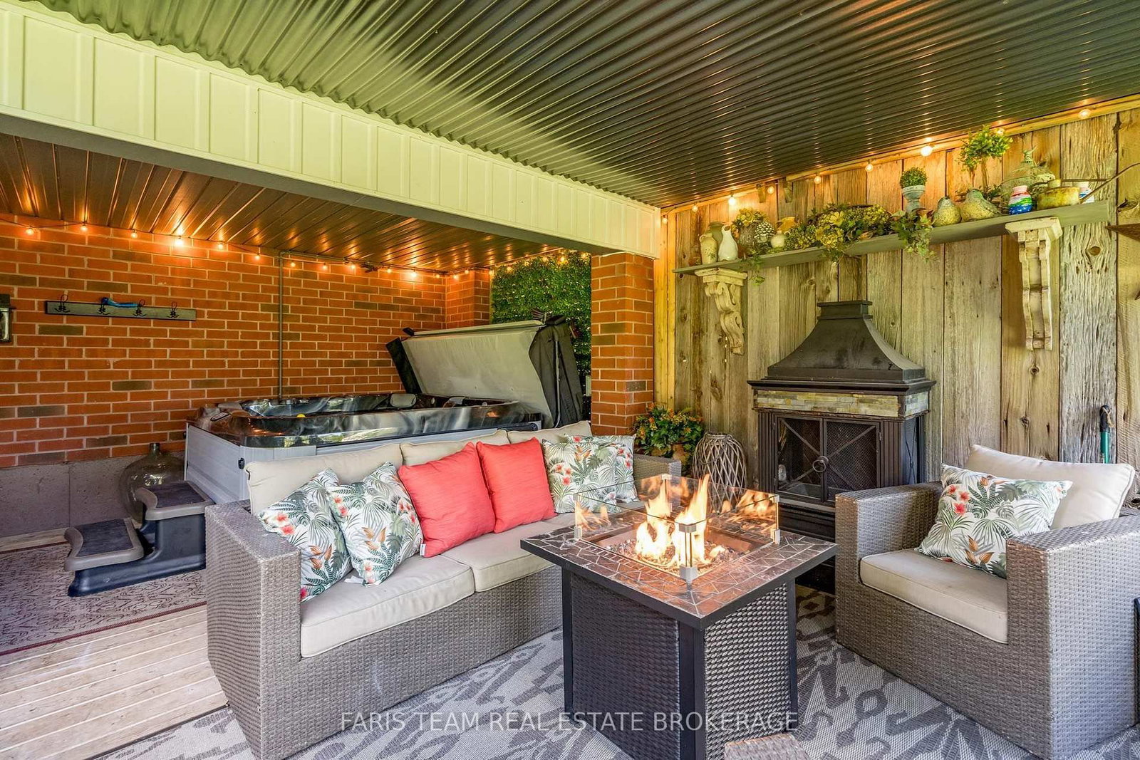 32 Stanley Street • Barrie, ON photo 6