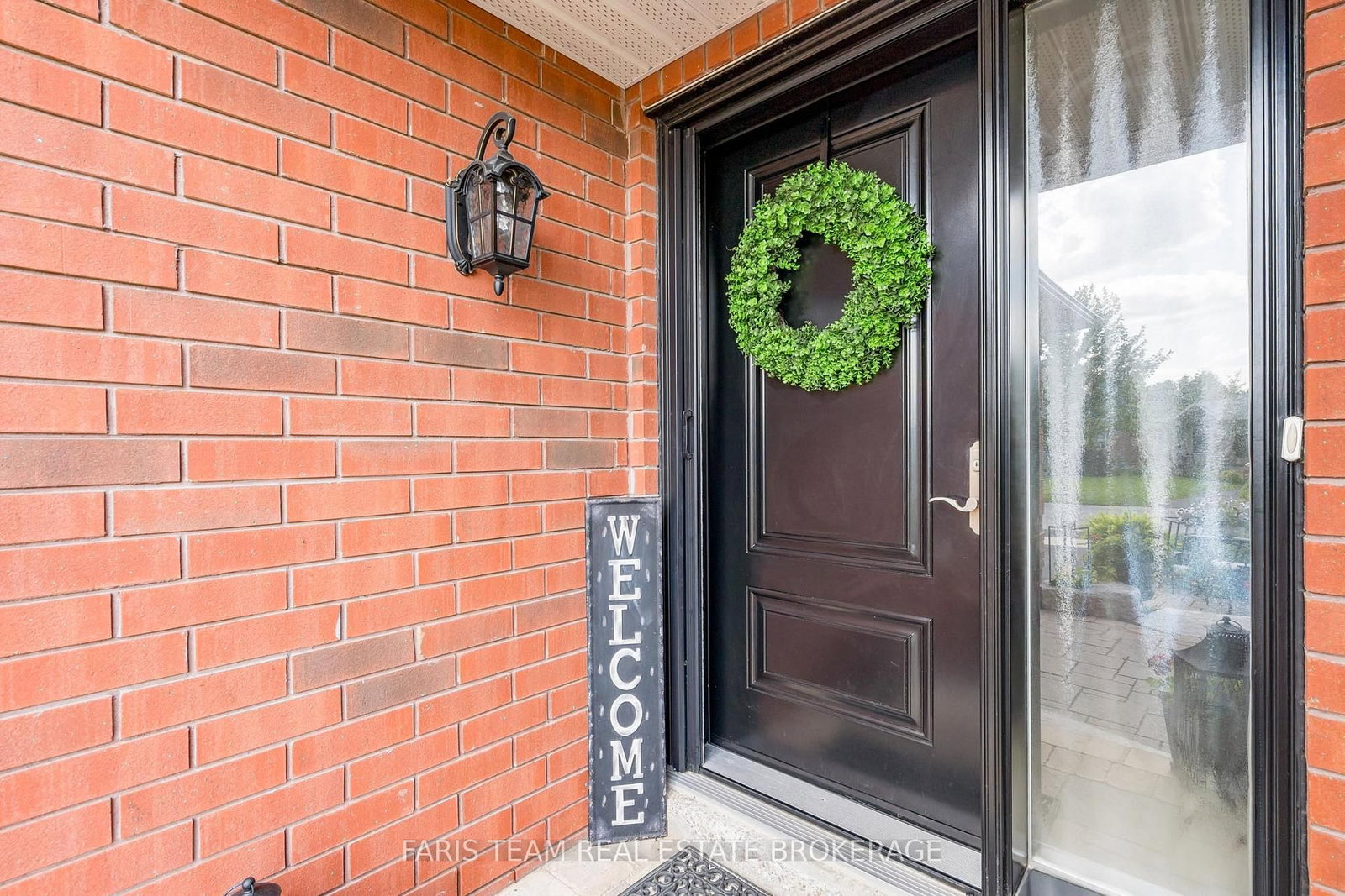 32 Stanley Street • Barrie, ON photo 8