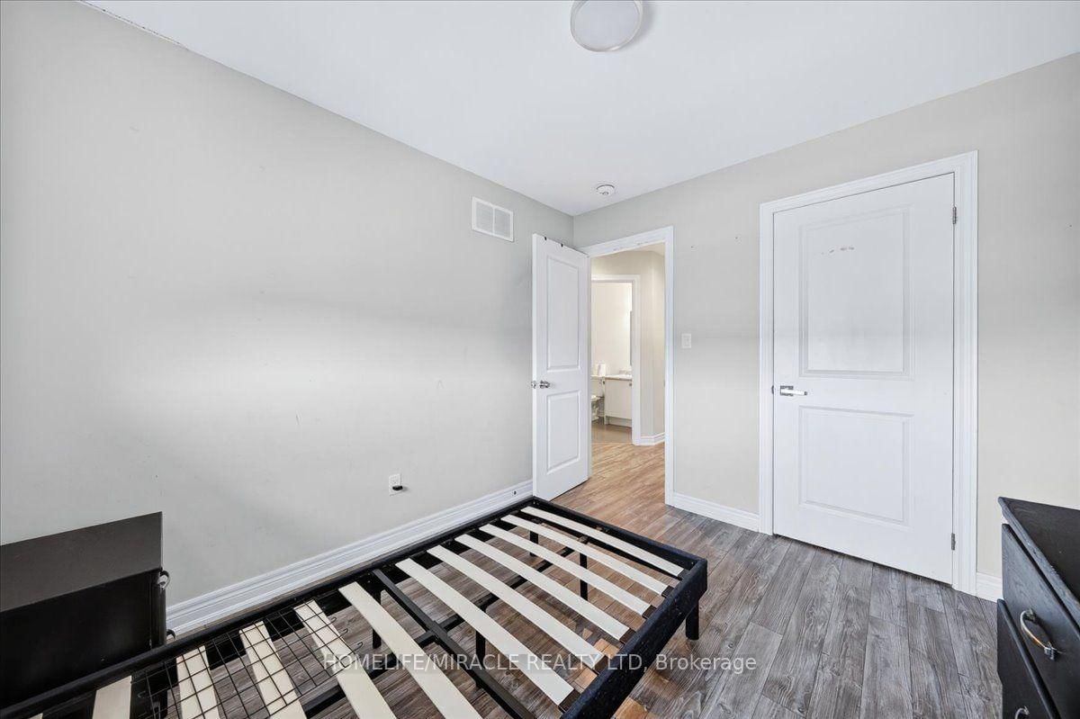 1 Leggott Avenue • #27 • Barrie, ON photo 37