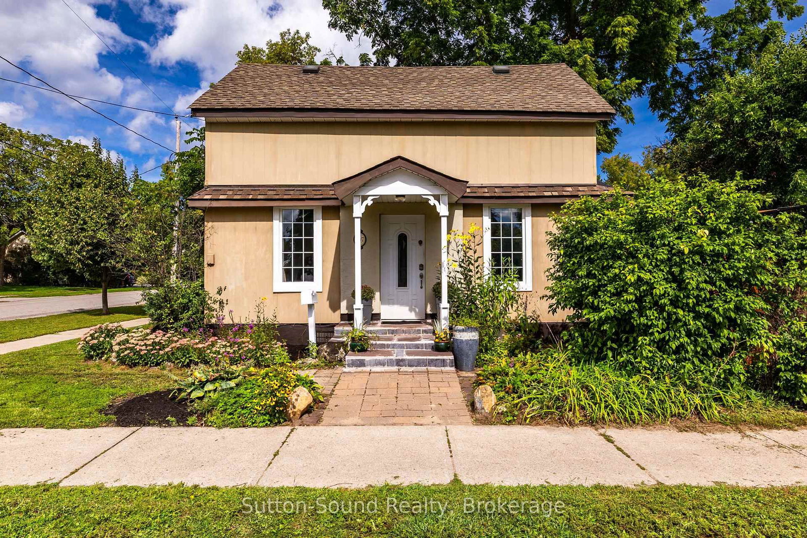 307 Fourth Street W • Collingwood, ON photo 2