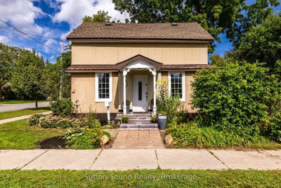 307 Fourth Street W • Collingwood, ON photo 2