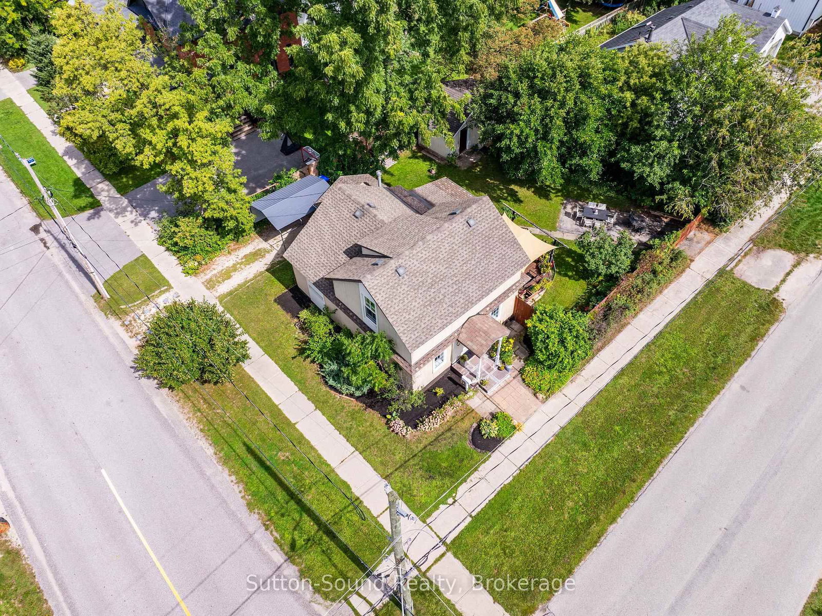 307 Fourth Street W • Collingwood, ON photo 3