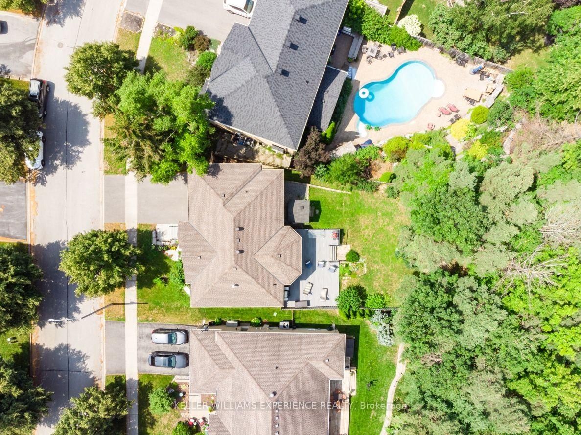 5 Grouse Glen • Barrie, ON photo 2