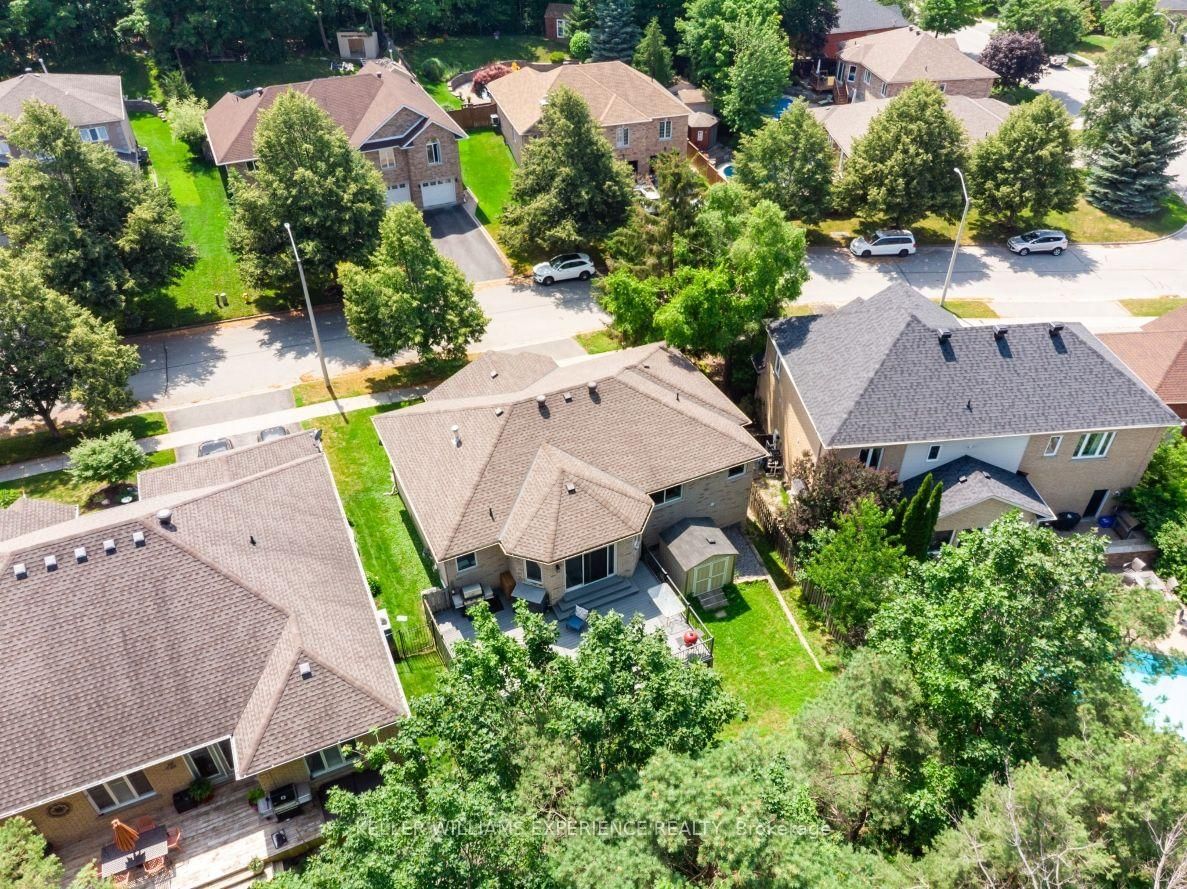 5 Grouse Glen • Barrie, ON photo 3